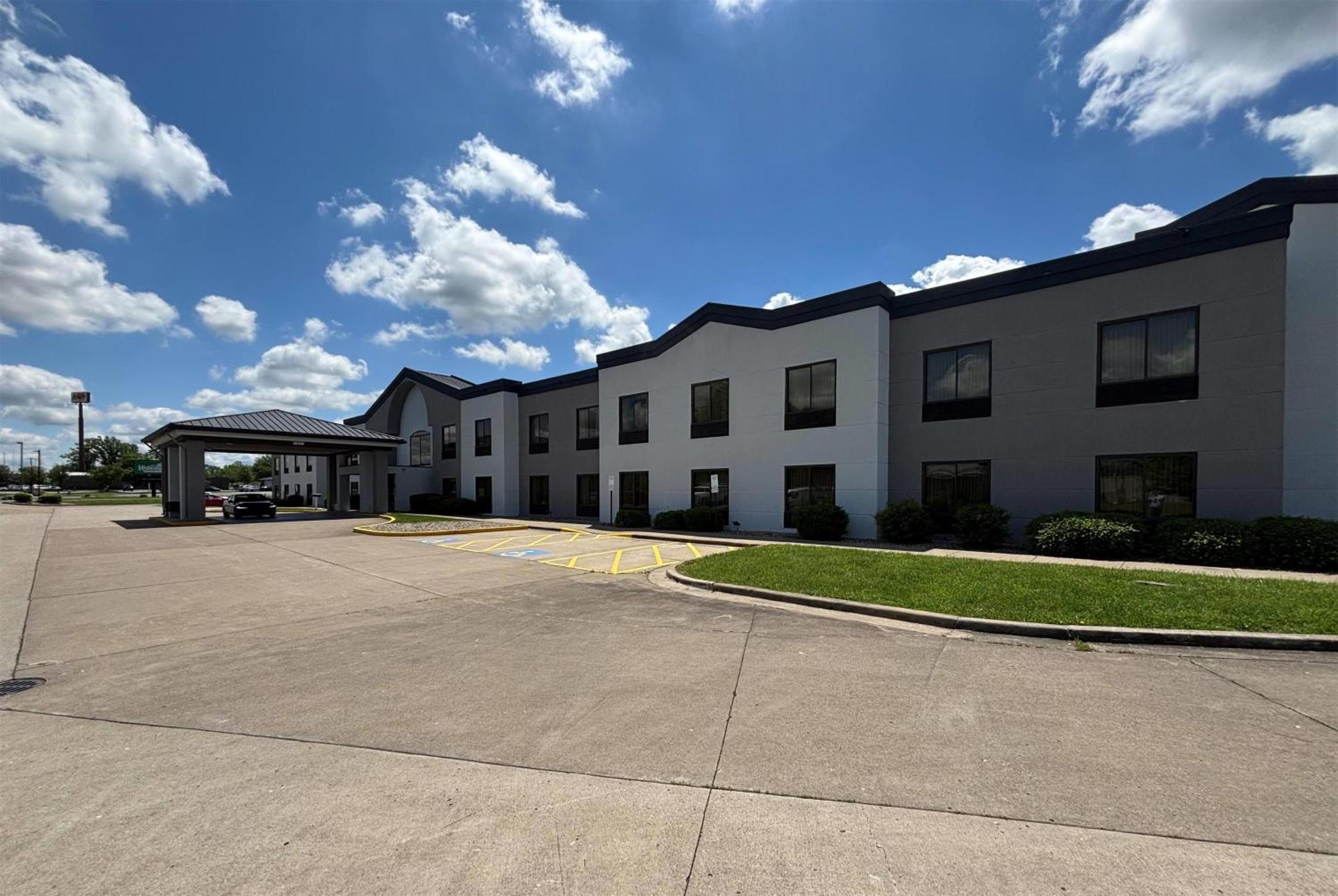 Hotel Baymont By Wyndham Marion Exterior foto